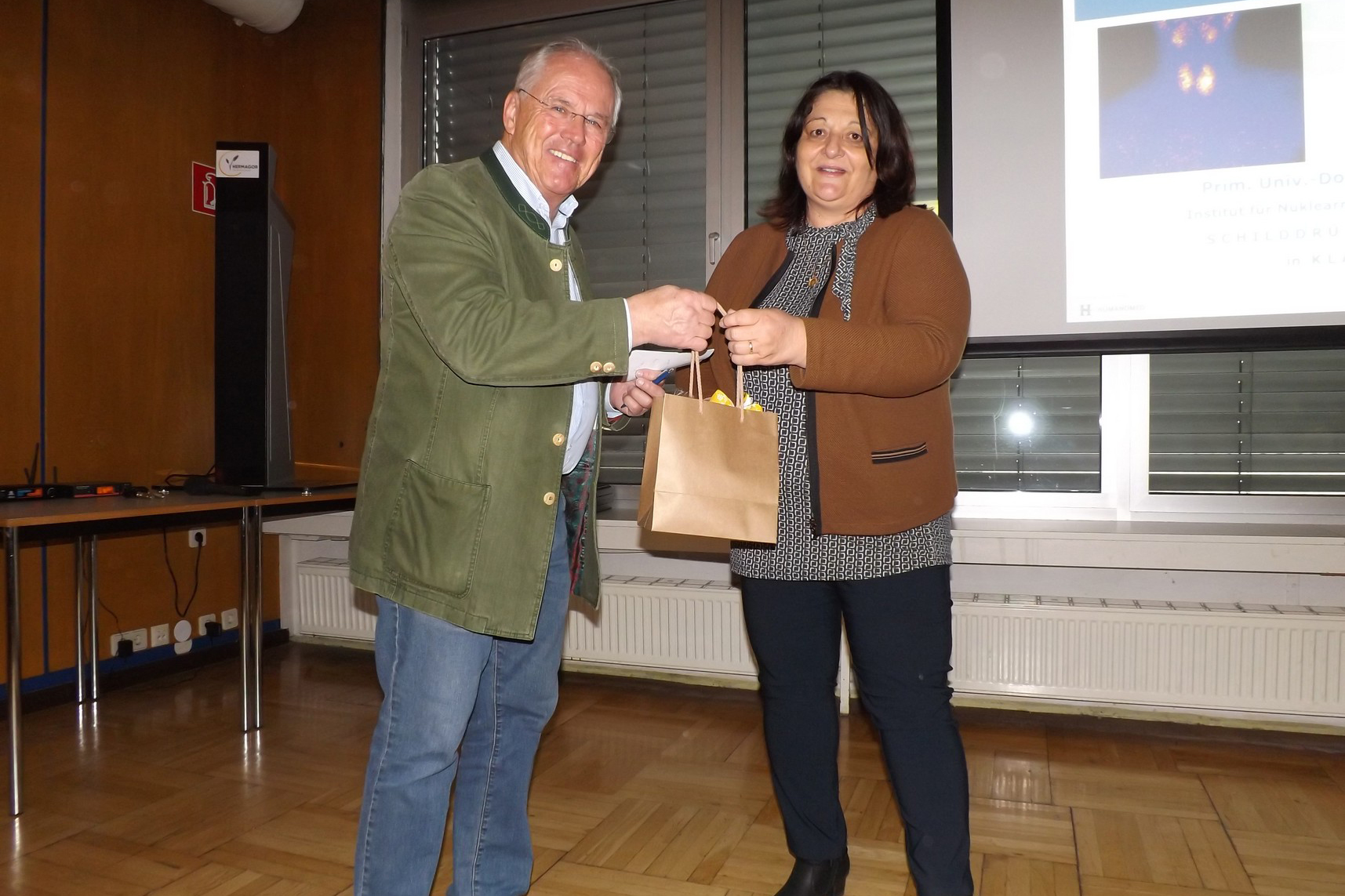 Gesundheitsreferentin StR Martina Wiedenig dankt Dr. Scheriau für die Organisation und Moderation. (Gesundheitszentrum Kärnten)