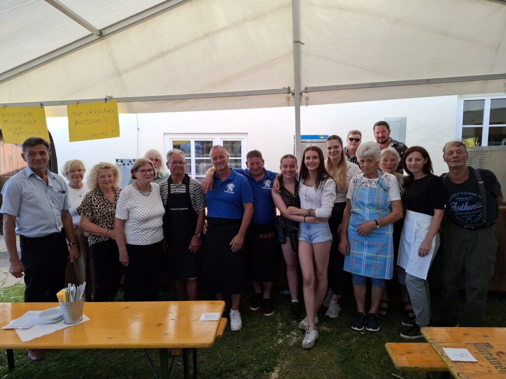 Fotos/KK Günther Gasper: Das "Team der Ehrenamtlichen"
