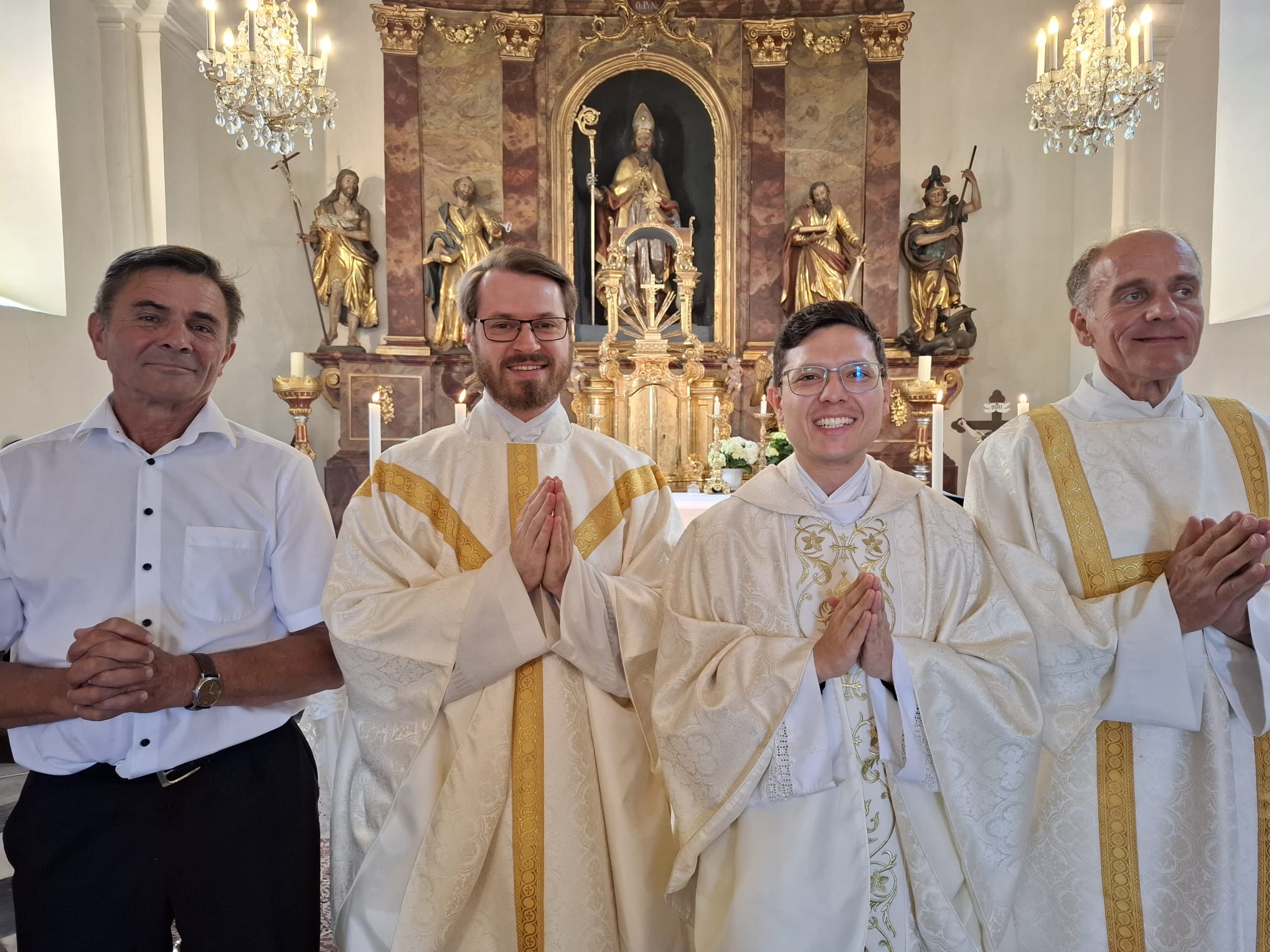 Foto/KK Gasper von links: Messner Johann Karner, Pfarrer Bernd Wegscheider, Kaplan Sebastian König, Diakon Oliver Günther