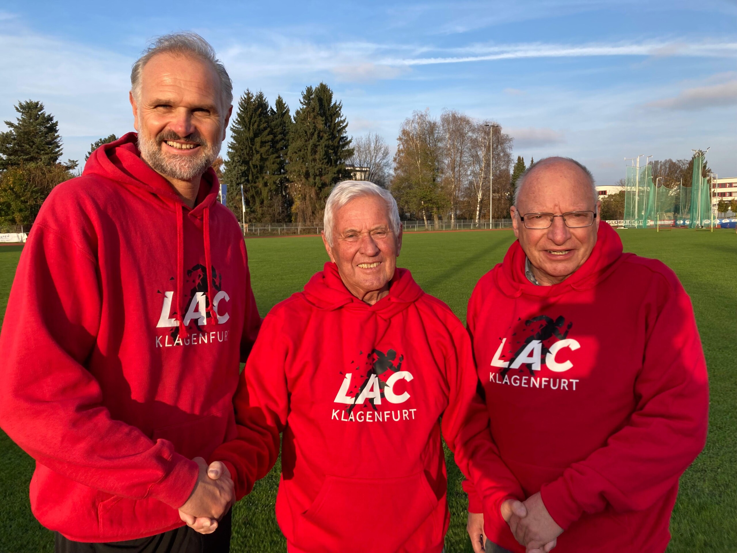 Foto/KK Repitsch von rechts: Gunther Spath (LAC-Obmann und ÖSTA-Trainer), Walter Steinbrugger, Günther Gasper (ÖSTA-Trainer)