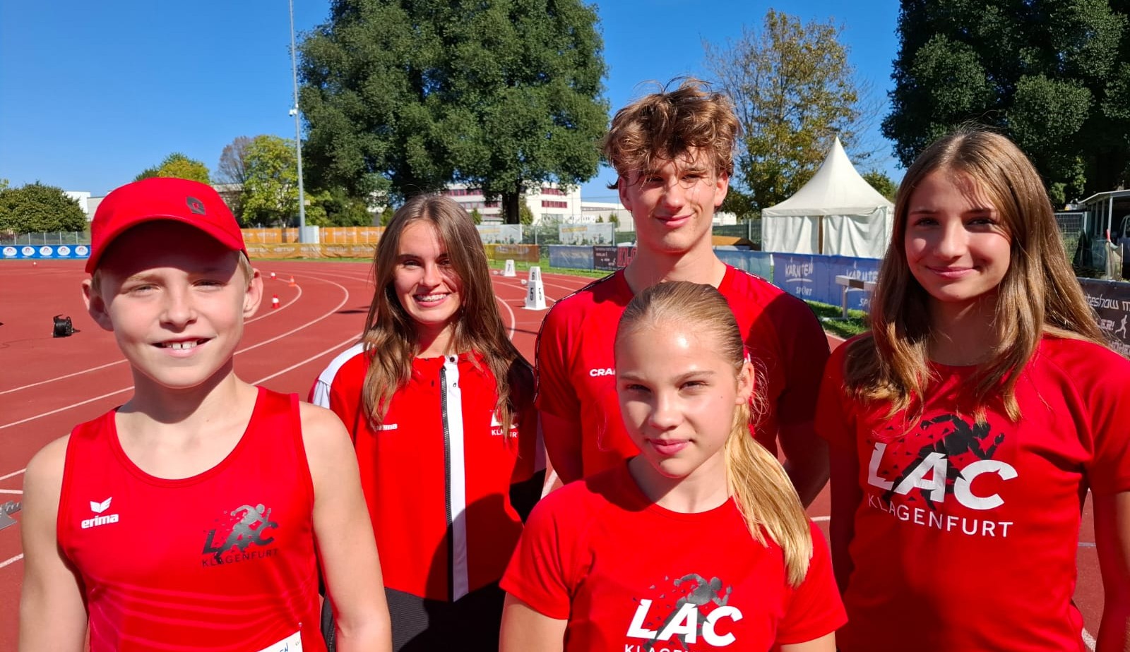 Foto Günther Gasper von links: Matteo Cuoni, Vanessa Stessl, Matthias Altenberger, Maya Repitsch, Julia Novak