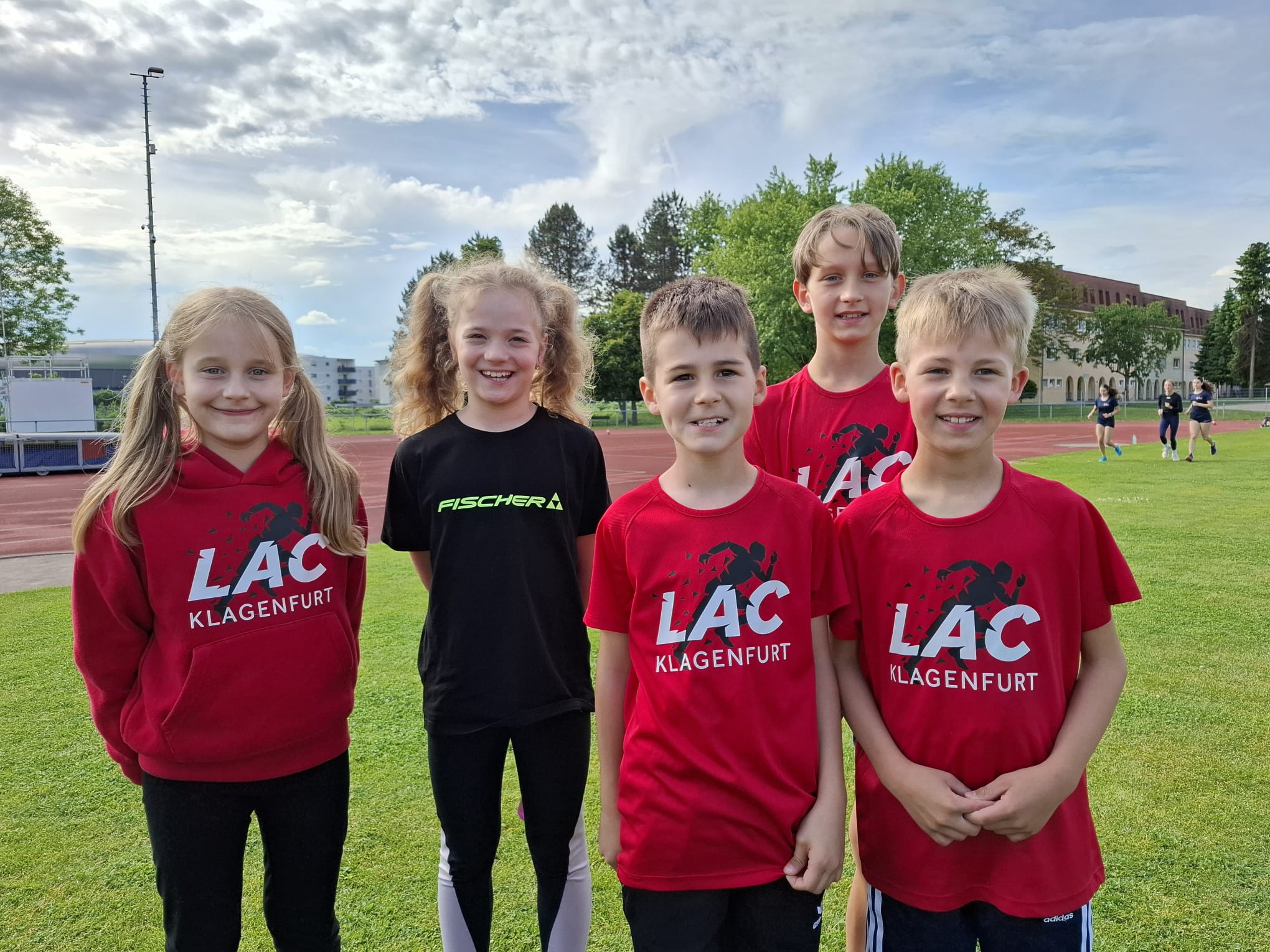 Foto Gasper von links: Anna Jeschke, Nora Kurzmann, Max Hadris, Paul Rosenzopf, Felix Zirngast