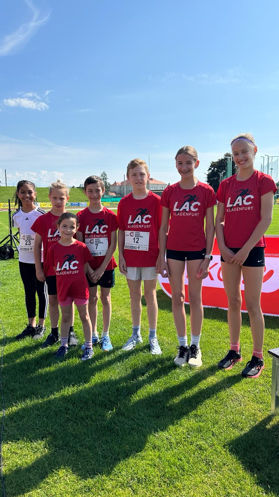Foto zVG von rechts: Romina Kury, Julia Novak, Matteo Cuoni, Mai und Leni Krohne, Leo Kury, Elisha Bouchamaoui © LAC-Klagenfurt