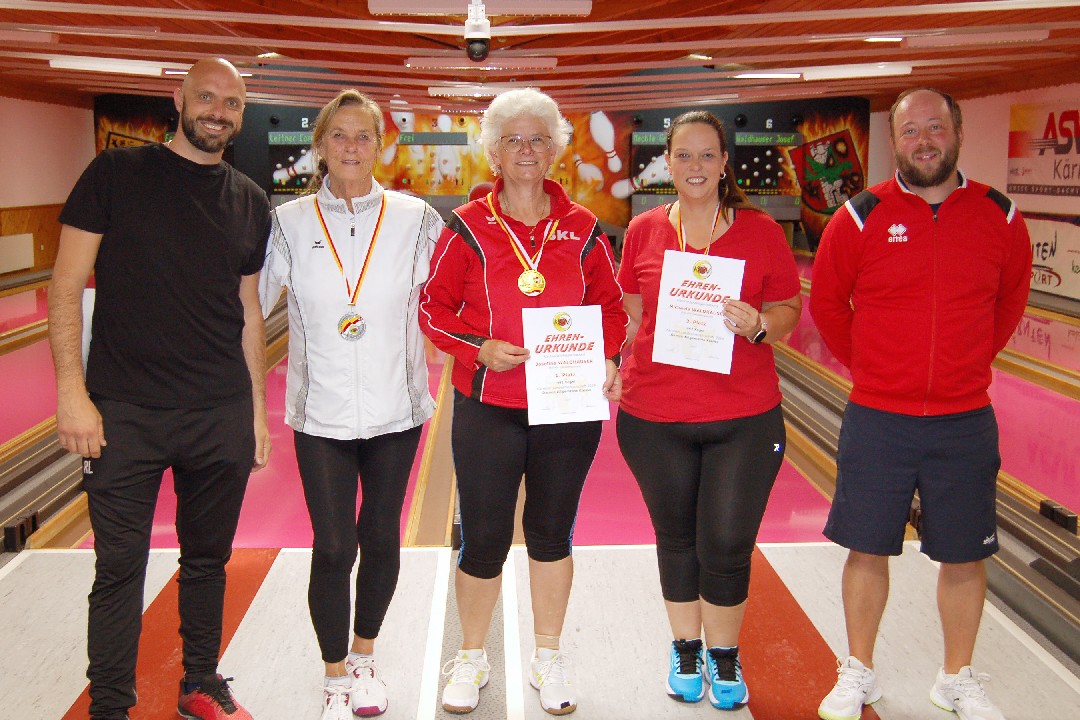 von links: KSKV-Vizepräsident und Sportobmann Roman Leitner, Gernot Harder (KC Philips), Landesmeisterin Josefine Waldhauser, Michaela Waldhauser (beide BSG Ktn. Landesregierung) und KSKV-Vizepräsident Gernot Harder © KSK Klagenfurt-Magdalensberg