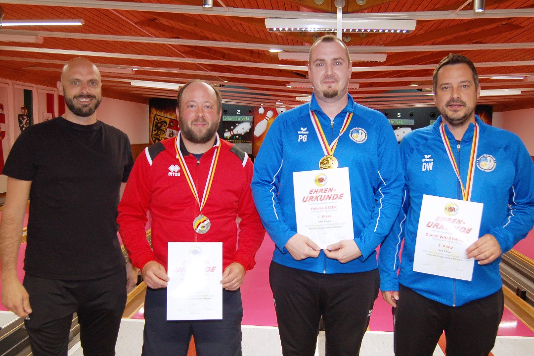 von links: KSKV-Vizepräsident und Sportobmann Roman Leitner, Gernot Harder (KC Philips), Landesmeister Patrick Geier und Daniel Waldhauser (beide KSK Klagenfurt-Magdalensberg) © KSK Klagenfurt-Magdalensberg