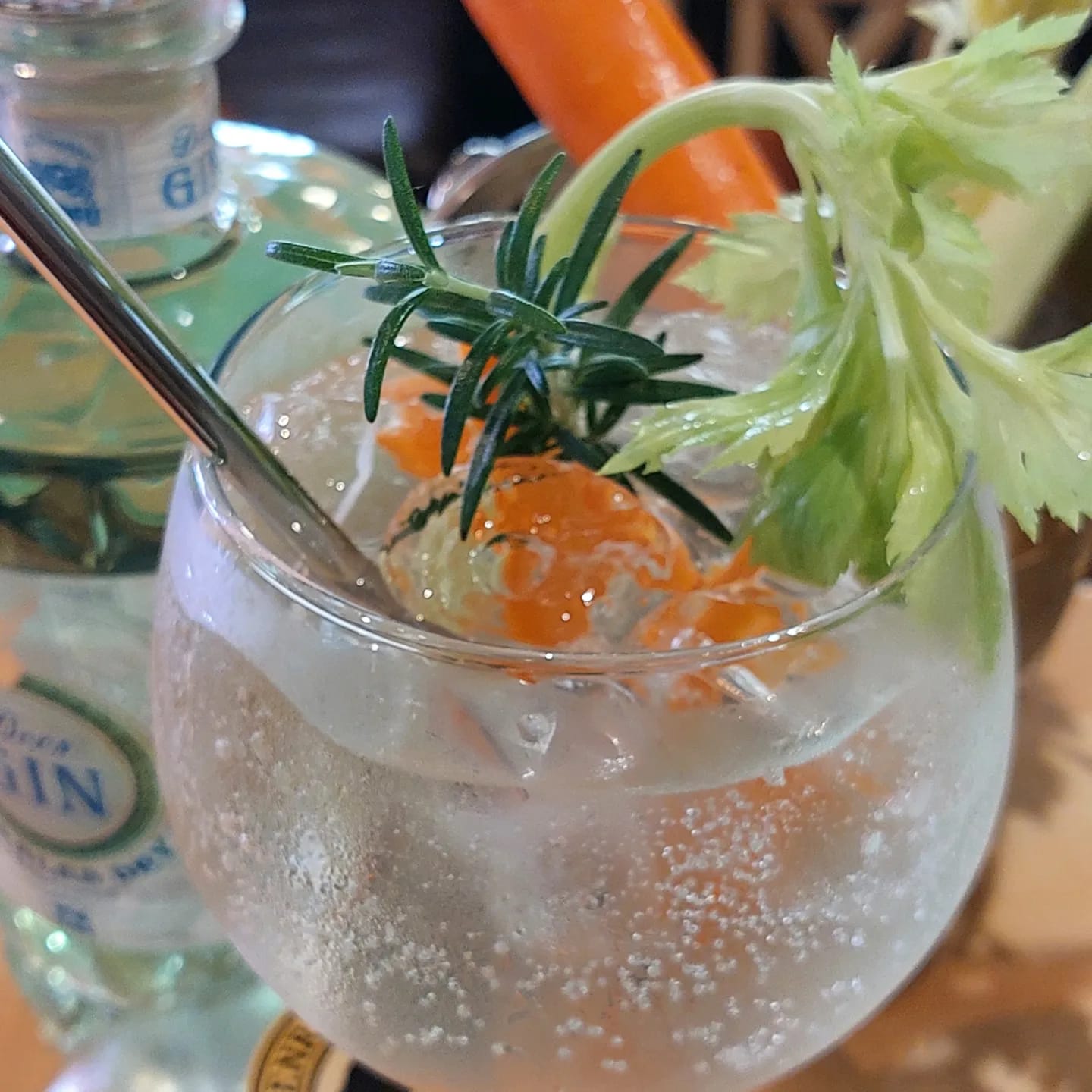 Aperitif mit Gin Deer Giori Restaurant Mari e Monti © Emanuela Ferrara