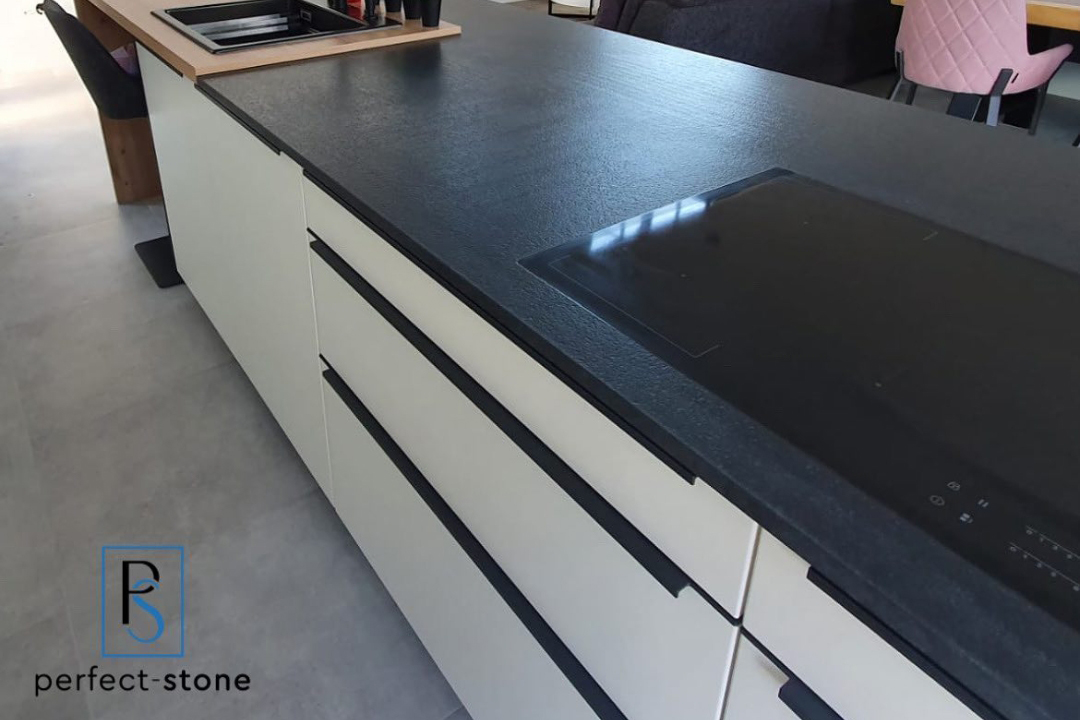 Nero Assoluto geledert © perfect stone