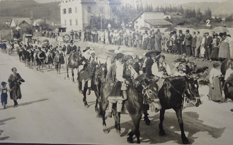 Trachtenfestzug anlässlich der ÖWA. © Archiv und Museum der Stadt Villach