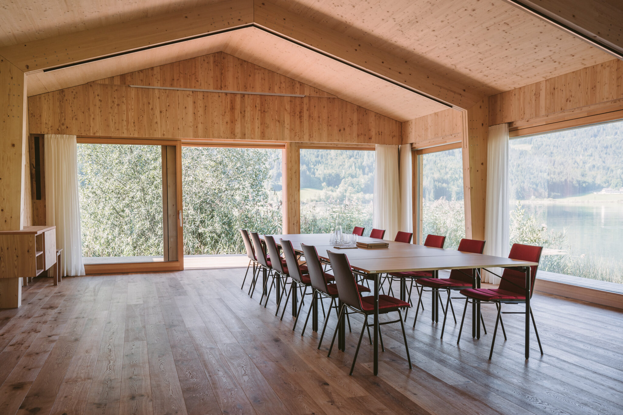 Seminarraum mit Weissensee-Atmosphäre © Neusacherhof