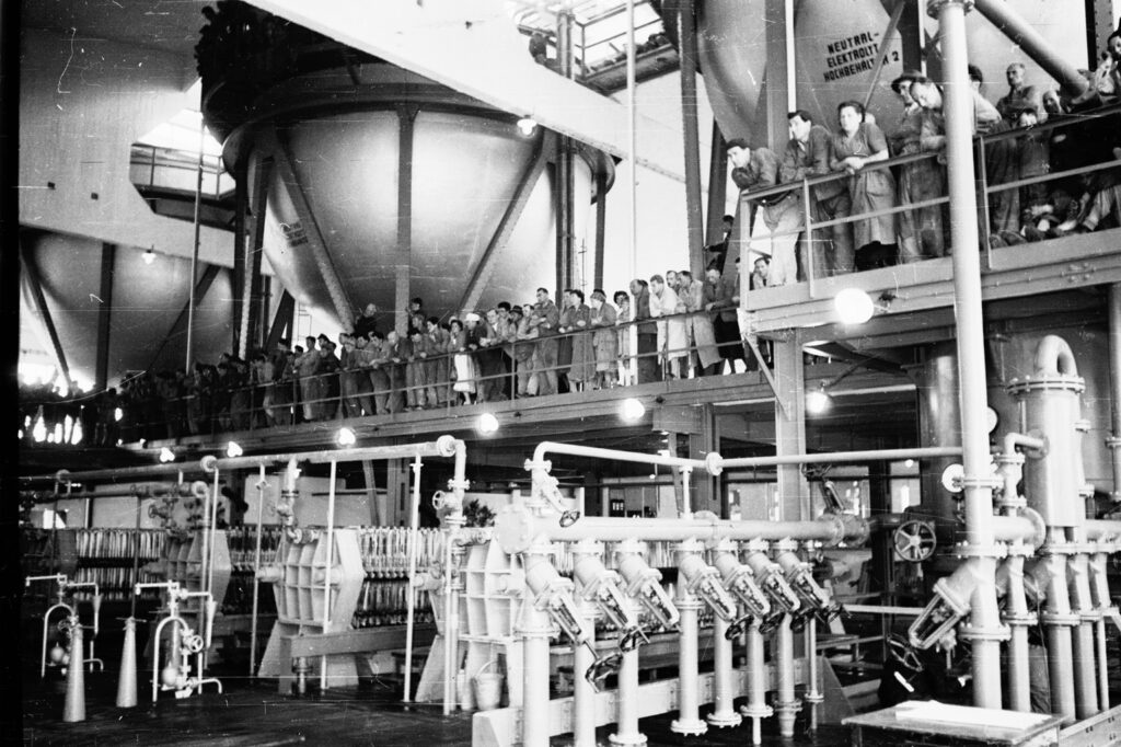 Eröffnung der Zinkhütte Gailitz bei Arnoldstein 1949. © Kärntner Landesarchiv