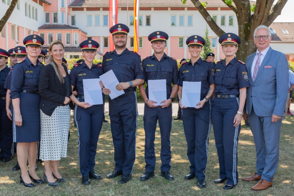 Kontrollinspektor Günther Kazianka, Generalmajor Arthur Lamprecht, Peter Kaderbek (REWE) und Thomas Pürstinger (REWE) © LPD Tirol/Bernhard Gruber