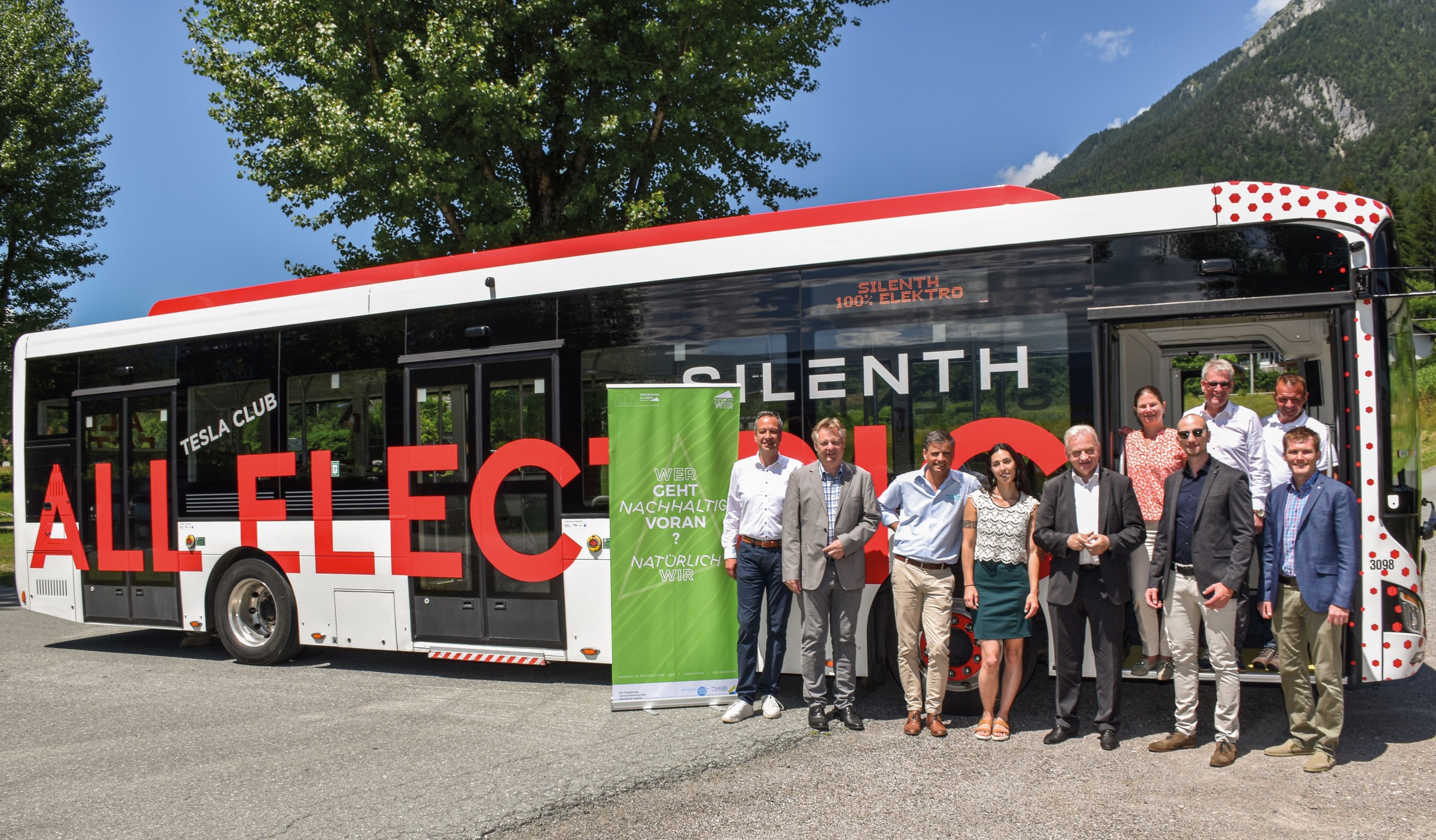 Am Bild v.l.n.r.: Markus Brandstätter, Bgm. DI Leopold Astner, Mag. Thomas Michor, Nina Fabian MEd, BH Dr. Heinz Pansi, Bgmin. Karoline Turnschek, Leopold Durchner, Christopher Gruber, Christian Plozner, Christopher Puntigam